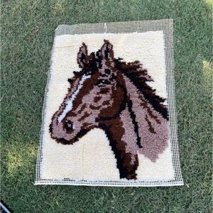 Carbon Horse Head Latch Hook Kit - Brown and White. Vtg